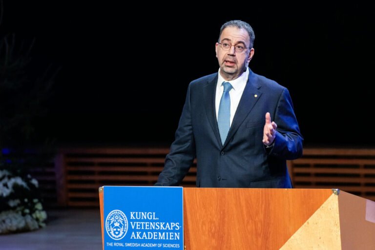 Daron Acemoglu alerta que a IA pode corroer o conhecimento coletivo